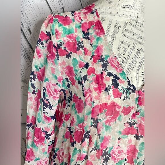 Joie Pink Floral Silk Chiffon V-Neck Pleated Back Blouse Top Size M - Picture 3 of 6